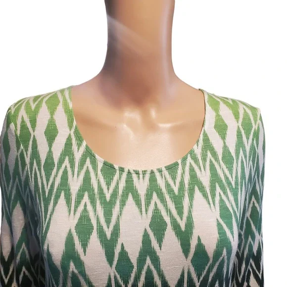 Chico's Size S (0) Lightweight Stretch Rayon Geometric Ombre 3/4 Sleeve Top - Picture 2 of 8